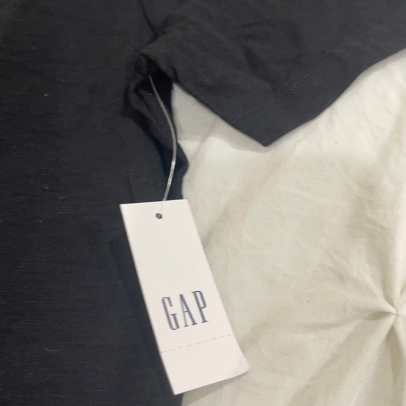 🔳GAP V-NECK TEE WITH HENLY BUTTONS🔳 - Picture 4 of 6